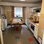 3 Floor Xxl House, 7 Rooms, 2 Kitchen, 15 Minutes To Frankfurt, Washing Machine *
