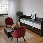 Apartmán 3 Floor Xxl House, 7 Rooms, 2 Kitchen, 15 Minutes To Frankfurt, Washing Machine Kelkheim