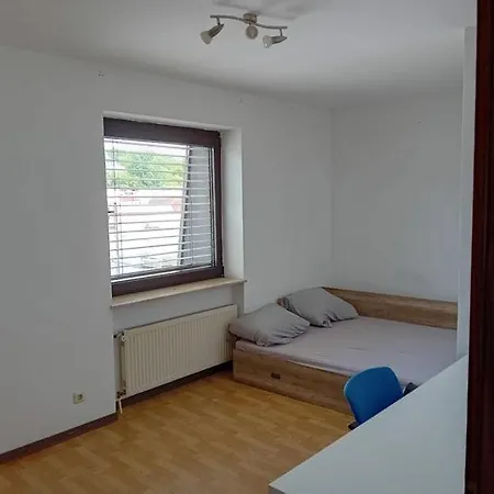 Апартаменты 3 Floor Xxl House, 7 Rooms, 2 Kitchen, 15 Minutes To Frankfurt, Washing Machine Келькхайм