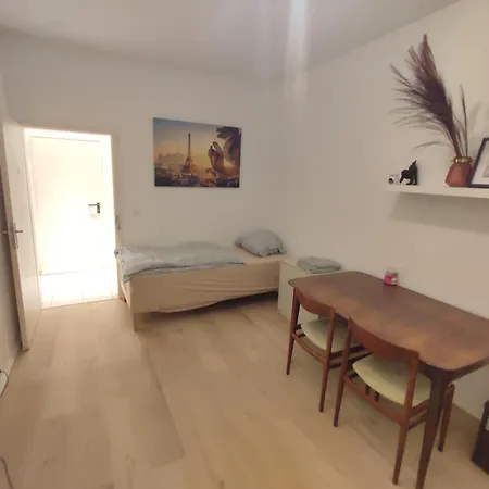 3 Floor Xxl House, 7 Rooms, 2 Kitchen, 15 Minutes To Frankfurt, Washing Machine Appartement