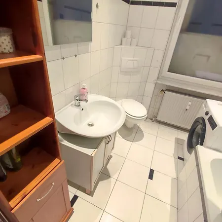 アパート 3 Floor Xxl House, 7 Rooms, 2 Kitchen, 15 Minutes To Frankfurt, Washing Machine