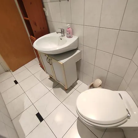 3 Floor Xxl House, 7 Rooms, 2 Kitchen, 15 Minutes To Frankfurt, Washing Machine Appartement Kelkheim