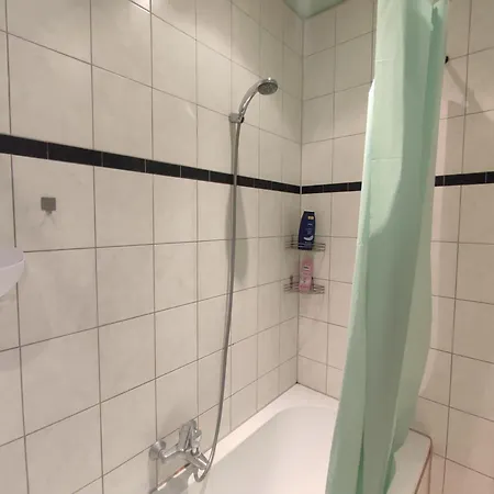 3 Floor Xxl House, 7 Rooms, 2 Kitchen, 15 Minutes To Frankfurt, Washing Machine Appartement