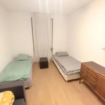 3 Floor Xxl House, 7 Rooms, 2 Kitchen, 15 Minutes To Frankfurt, Washing Machine Келькхайм