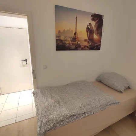 3 Floor Xxl House, 7 Rooms, 2 Kitchen, 15 Minutes To Frankfurt, Washing Machine Appartement *