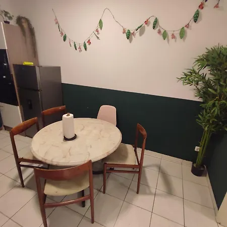 3 Floor Xxl House, 7 Rooms, 2 Kitchen, 15 Minutes To Frankfurt, Washing Machine Appartement *