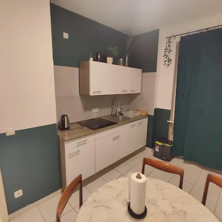 3 Floor Xxl House, 7 Rooms, 2 Kitchen, 15 Minutes To Frankfurt, Washing Machine * Kelkheim