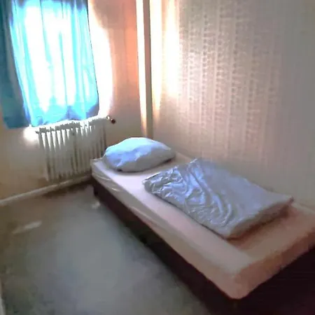 3 Floor Xxl House, 7 Rooms, 2 Kitchen, 15 Minutes To Frankfurt, Washing Machine