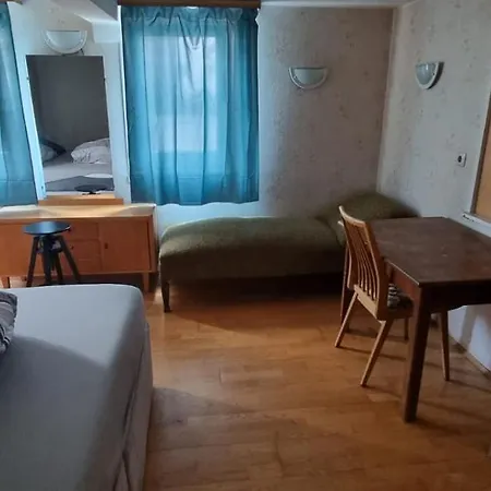 3 Floor Xxl House, 7 Rooms, 2 Kitchen, 15 Minutes To Frankfurt, Washing Machine Appartement