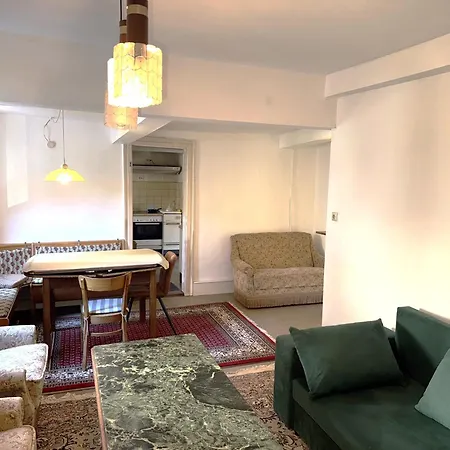 3 Floor Xxl House, 7 Rooms, 2 Kitchen, 15 Minutes To Frankfurt, Washing Machine * Келькхайм