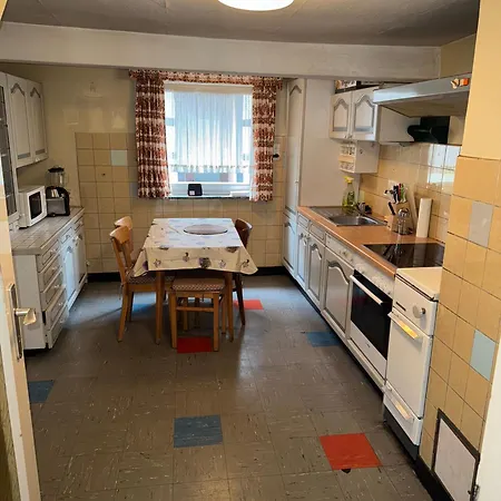3 Floor Xxl House, 7 Rooms, 2 Kitchen, 15 Minutes To Frankfurt, Washing Machine *