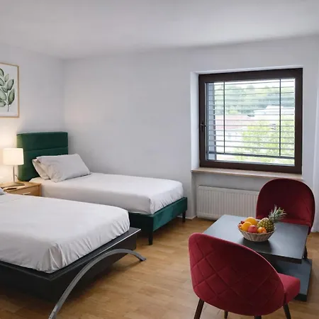 3 Floor Xxl House, 7 Rooms, 2 Kitchen, 15 Minutes To Frankfurt, Washing Machine Apartamento