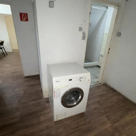 3 Floor Xxl House, 7 Rooms, 2 Kitchen, 15 Minutes To Frankfurt, Washing Machine *
