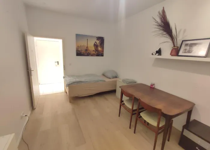 3 Floor Xxl House, 7 Rooms, 2 Kitchen, 15 Minutes To Frankfurt, Washing Machine Apartamento