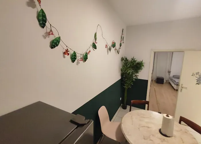 3 Floor Xxl House, 7 Rooms, 2 Kitchen, 15 Minutes To Frankfurt, Washing Machine