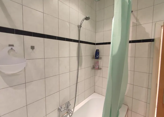 3 Floor Xxl House, 7 Rooms, 2 Kitchen, 15 Minutes To Frankfurt, Washing Machine Apartamento