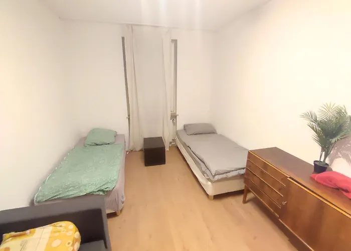 3 Floor Xxl House, 7 Rooms, 2 Kitchen, 15 Minutes To Frankfurt, Washing Machine Kelkheim