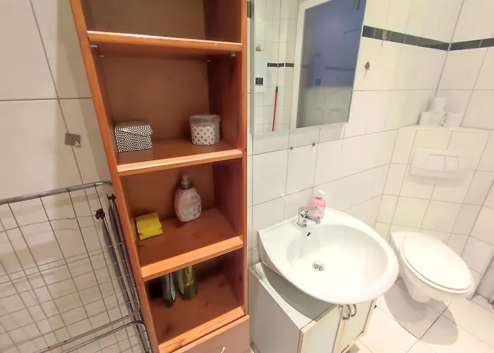 3 Floor Xxl House, 7 Rooms, 2 Kitchen, 15 Minutes To Frankfurt, Washing Machine *