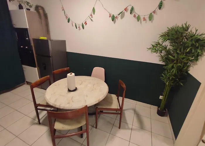 3 Floor Xxl House, 7 Rooms, 2 Kitchen, 15 Minutes To Frankfurt, Washing Machine Apartamento *