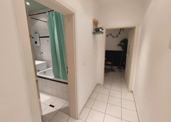 3 Floor Xxl House, 7 Rooms, 2 Kitchen, 15 Minutes To Frankfurt, Washing Machine Apartamento *