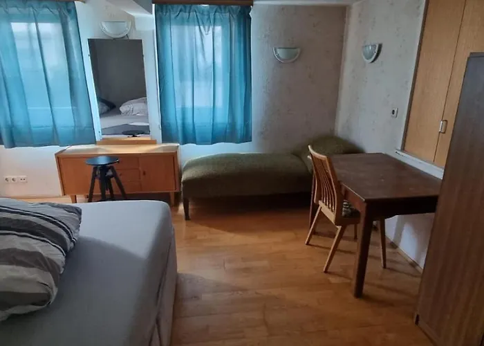 3 Floor Xxl House, 7 Rooms, 2 Kitchen, 15 Minutes To Frankfurt, Washing Machine Apartamento