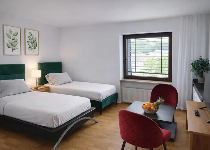 3 Floor Xxl House, 7 Rooms, 2 Kitchen, 15 Minutes To Frankfurt, Washing Machine Apartamento