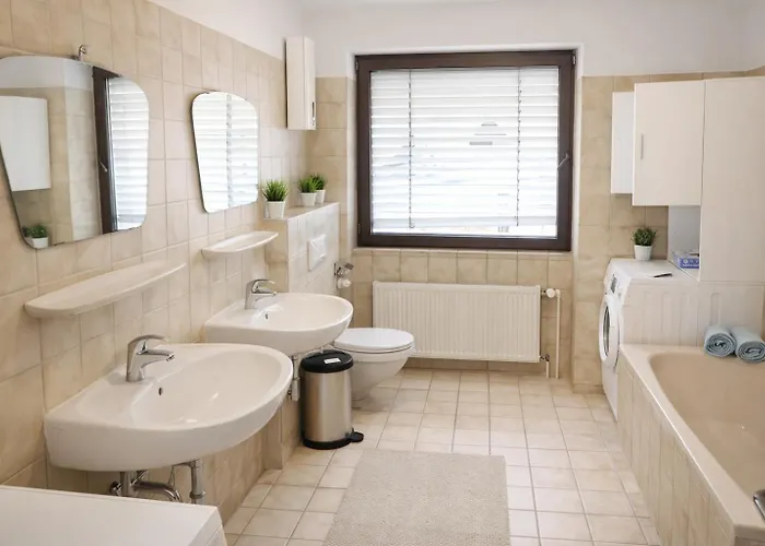 3 Floor Xxl House, 7 Rooms, 2 Kitchen, 15 Minutes To Frankfurt, Washing Machine Apartamento *