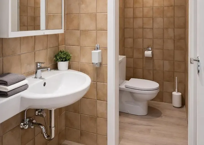 3 Floor Xxl House, 7 Rooms, 2 Kitchen, 15 Minutes To Frankfurt, Washing Machine *