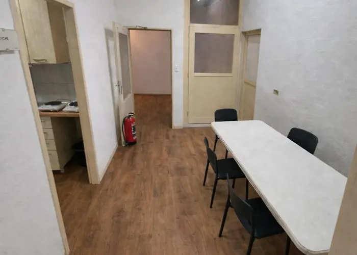 3 Floor Xxl House, 7 Rooms, 2 Kitchen, 15 Minutes To Frankfurt, Washing Machine Apartamento