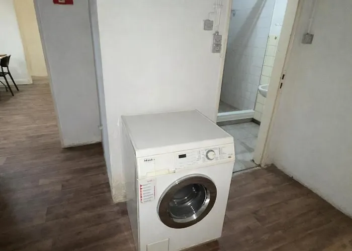 3 Floor Xxl House, 7 Rooms, 2 Kitchen, 15 Minutes To Frankfurt, Washing Machine *