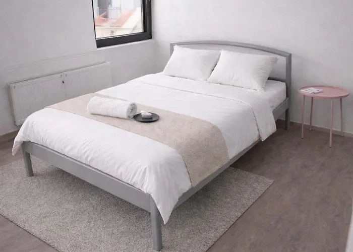 3 Floor Xxl House, 7 Rooms, 2 Kitchen, 15 Minutes To Frankfurt, Washing Machine